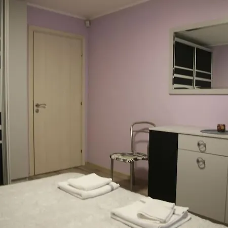 Apartment Cosy Apartment, Suitable For Families And Friends *