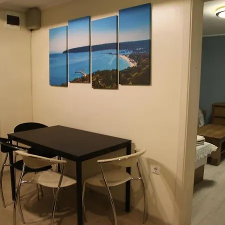 Cosy Apartment, Suitable For Families And Friends *